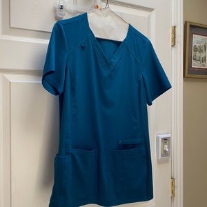 Cherokee IFlex scrub top